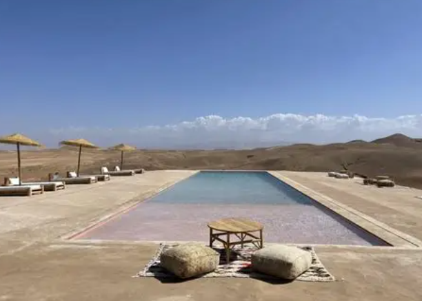 Camp de tentes de luxe dans le désert d'Agafay