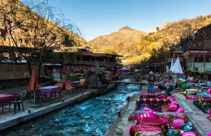 Verdure et rivière dans la vallée de l'Ourika